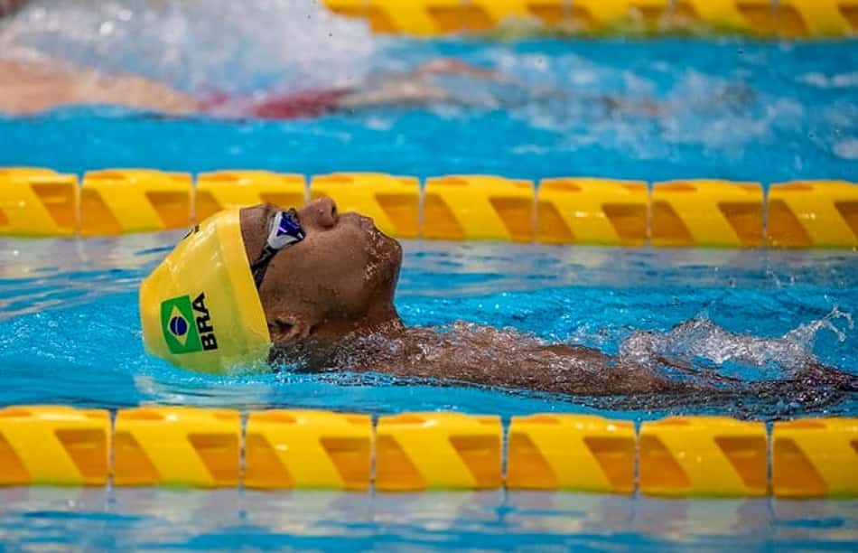 Gabriel Araújo brilha nos 50m costas e conquista mais uma medalha de ouro nos Jogos Paralímpicos