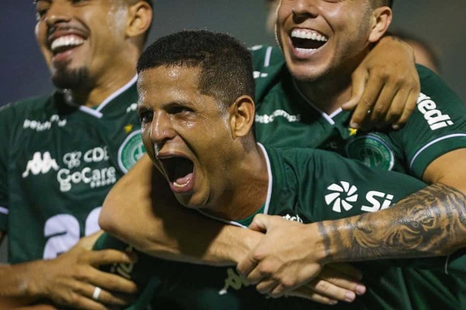 Atacante Lucão comenta fase do Guarani na Série B e fala sobre disputa acirrada pelo acesso