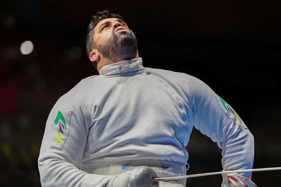 Jovane Guissone vence e avança para as quartas de final da esgrima nos Jogos Paralímpicos