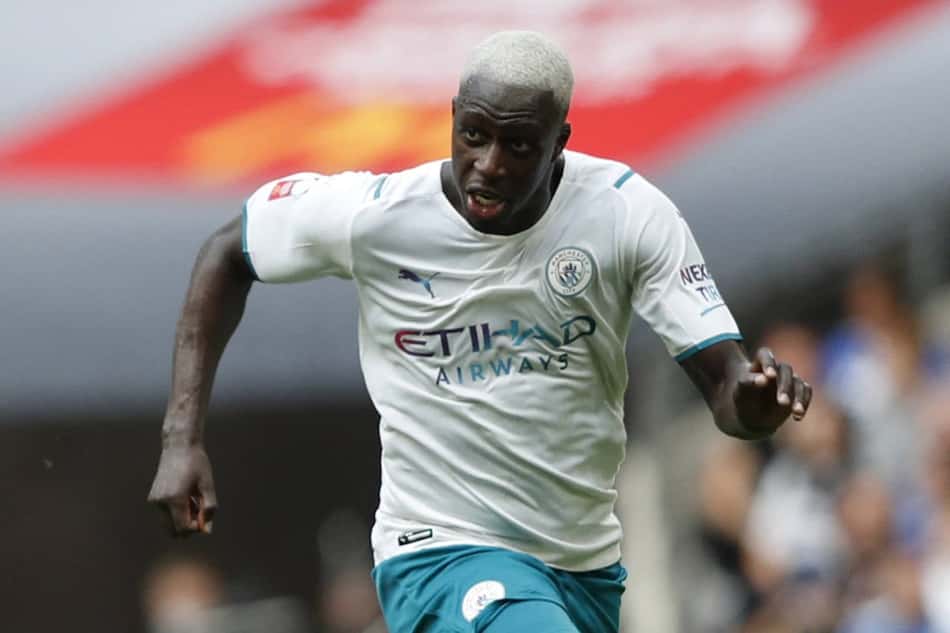 Lateral do Manchester City acusado de sete casos de estupro é transferido para prisão de segurança máxima