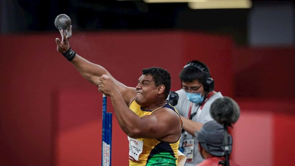 Wallace dos Santos é ouro no arremesso de peso com recorde mundial. João Victor leva bronze