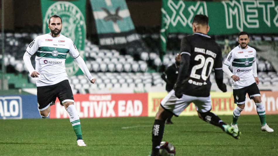Botafogo vence o líder Coritiba no Couto Pereira e dorme no G4 da Série B do Brasileiro