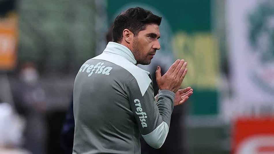 Abel assume culpa pela derrota e elogia torcedores do Palmeiras: 'Essa torcida ganha jogos'