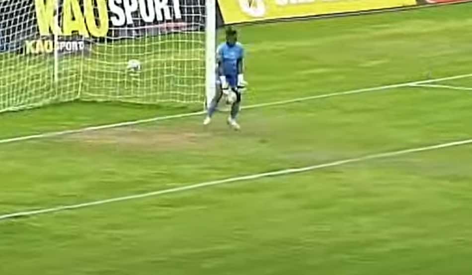 Goleira toma 'frangaço' em partida decisiva do Campeonato Equatoriano