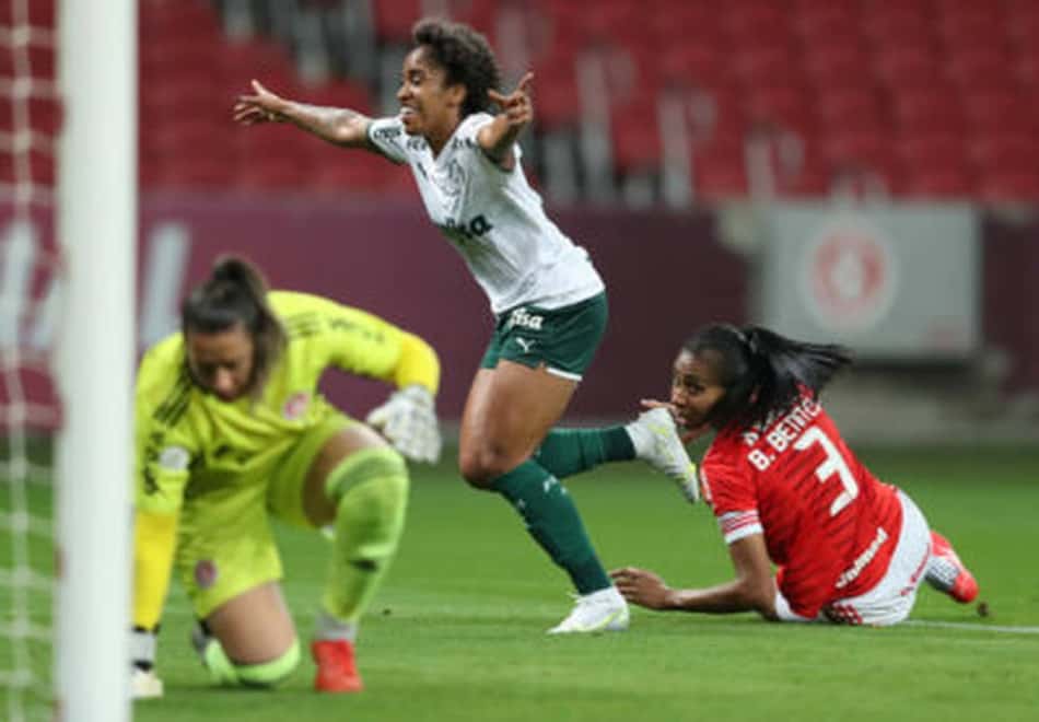Com golaço de calcanhar, Palmeiras sai na frente em decisão no Brasileirão Feminino