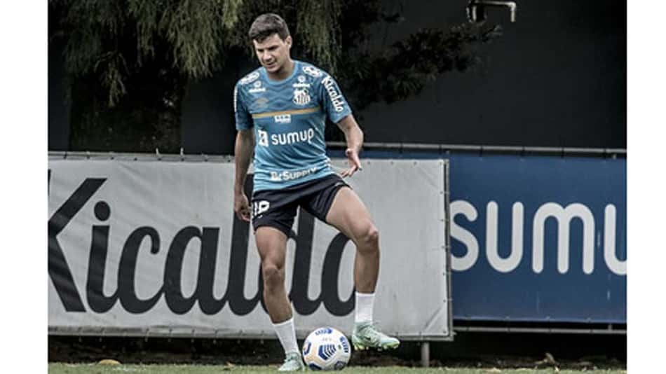 Augusto tem lesão séria no adutor e está fora da temporada do Santos