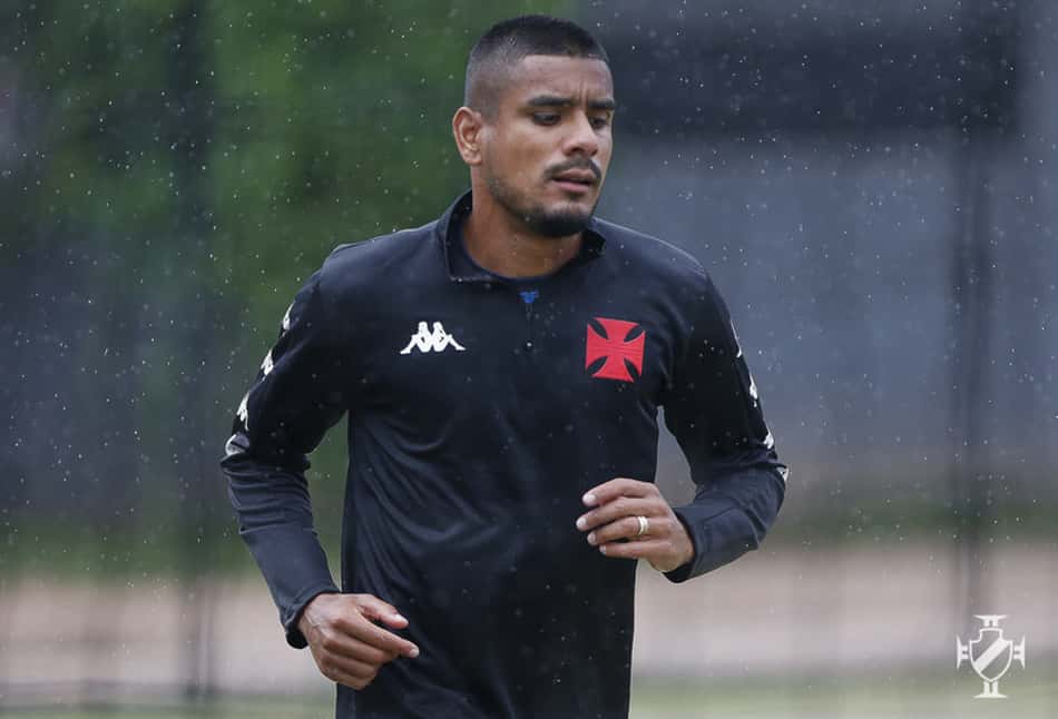 Vasco terá um desfalque e um retorno no duelo contra o Vitória; confira a lista de pendurados para a 35ª rodada