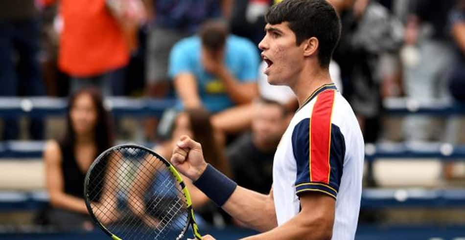 Carlos Alcaraz vibra em ponto durante partida contra Arthur Rinderknech no US Open