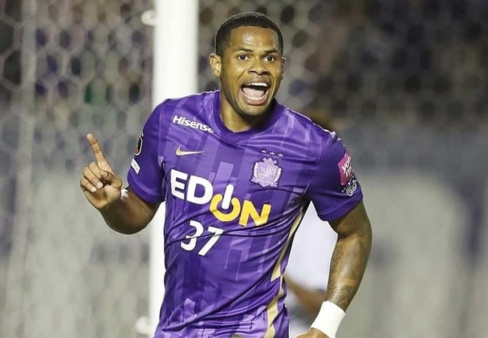Com boa sequência de gols e artilharia no Japão, Júnior Santos é destaque do Sanfrecce Hiroshima