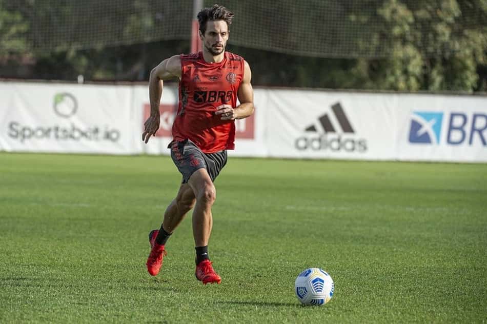Cirurgias de Rodrigo Caio, Vitinho e César são realizadas; saiba quando trio do Flamengo inicia recuperação