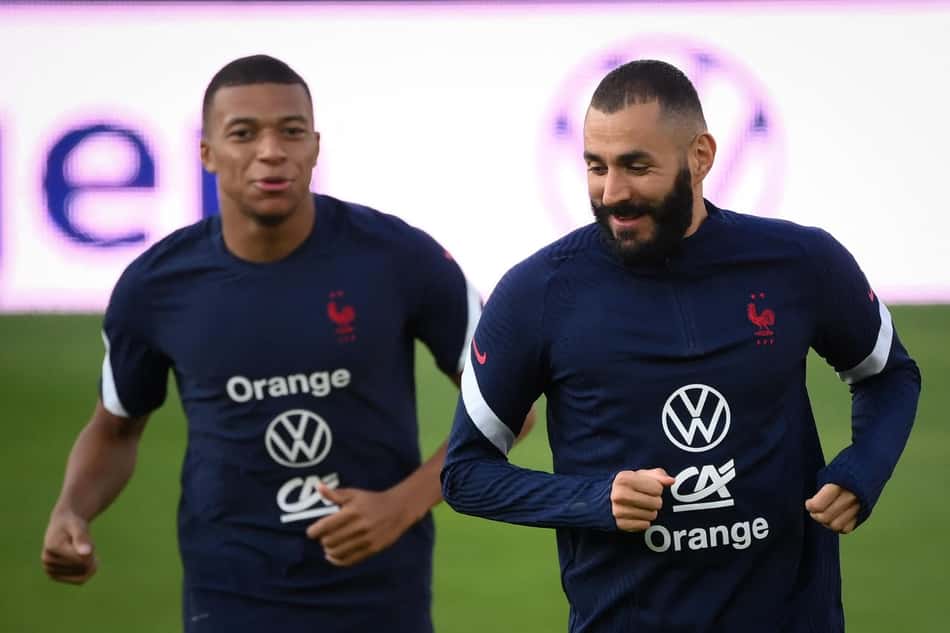 Após negociação frustrada, Benzema afirma que Mbappé jogará pelo Real Madrid: 'Tenho certeza'