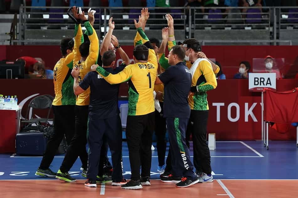 Brasil goleia Lituânia e disputará o ouro no goalball masculino; seleção feminina perde e buscará o bronze