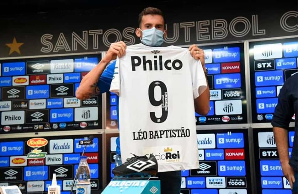 Baptistão sai lesionado ainda no começo do jogo e vira dúvida no Peixe