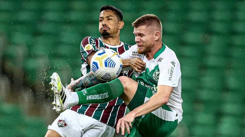 Lucca leva terceiro cartão e está suspenso para a próxima partida do Fluminense, contra o América-MG