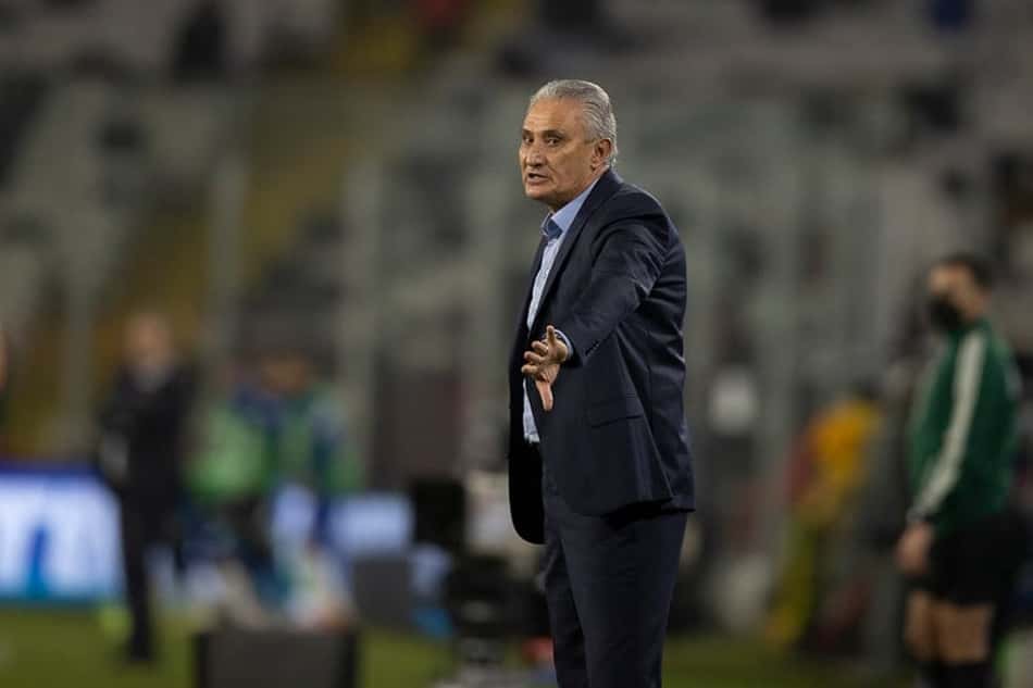 Tite admite mudança de estratégia da Seleção Brasileira contra o Chile e 'isenta' Neymar