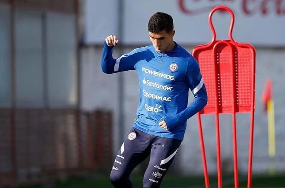 Antes de enfrentar o Brasil, jogador abandonou concentração no Chile