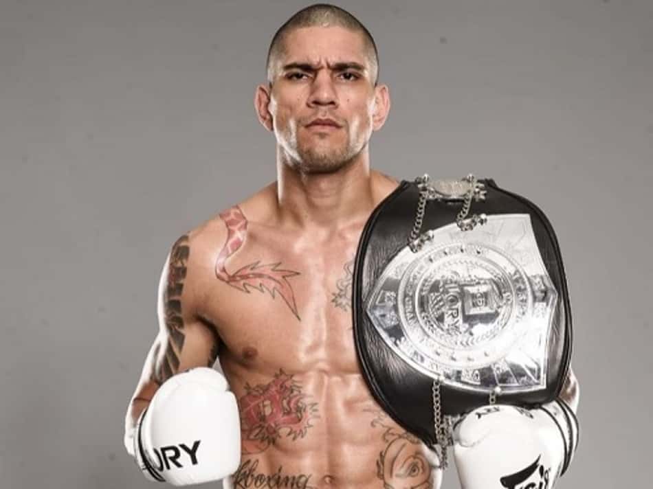 Único a ter nocauteado Adesanya, brasileiro deve assinar com o UFC após defesa de título no GLORY