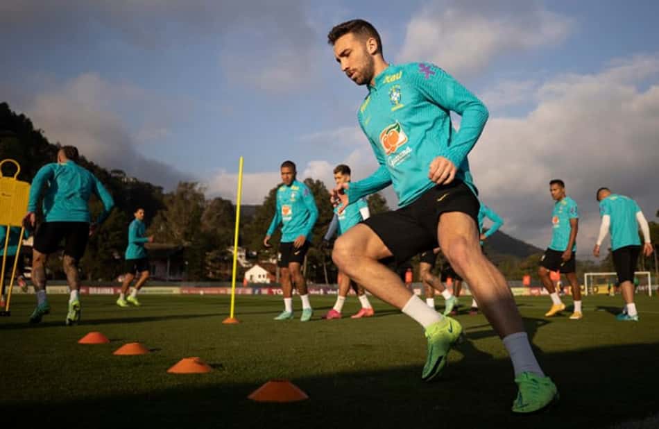 Tite convoca Léo Ortiz para amistosos com a Seleção Brasileira