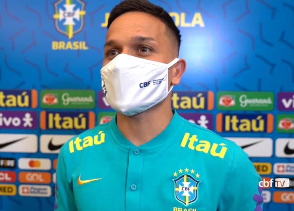 Artur admite que 'não caiu a ficha' da convocação para a Seleção, mas frisa: 'Espero vir mais vezes aqui'