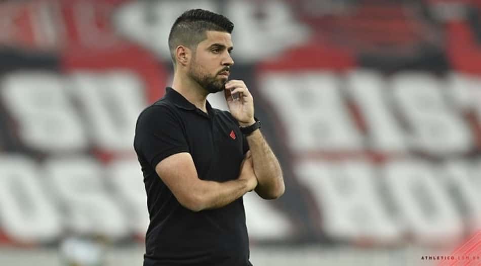 António Oliveira é cotado pela diretoria do São Paulo para substituir Hernán Crespo