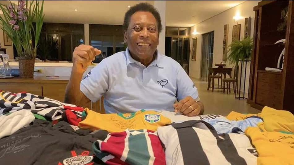 Pelé 'invade' rede social da filha, se diz bem após alta do hospital e brinca: 'Posso até jogar no domingo'
