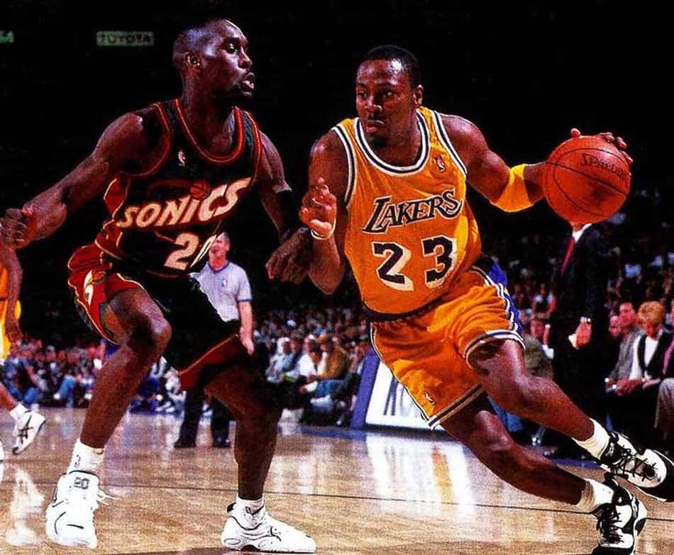 Ex-jogador da NBA faz desabafo no 10° dia internado por complicações da Covid-19: 'Minha luta não acabou'