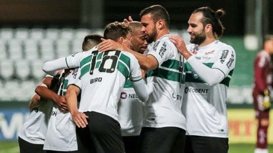 Adversário do Vasco, Coritiba é líder, tem a melhor defesa, mas não vence há três jogos na Série B