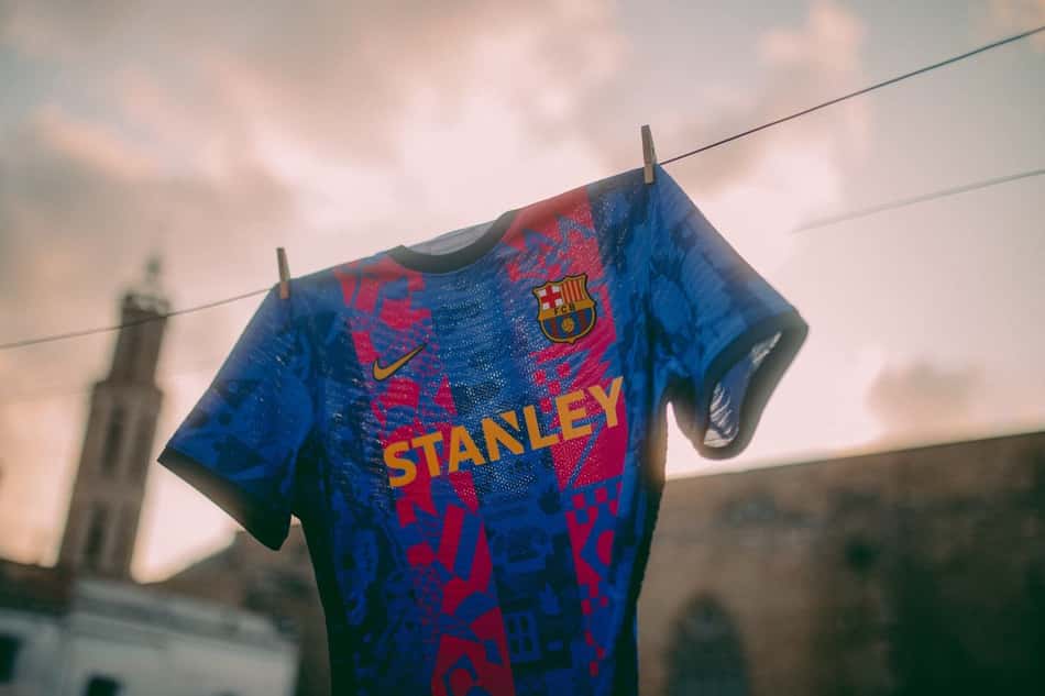 Barcelona lança uniforme exclusivo para jogos da Champions League; confira
