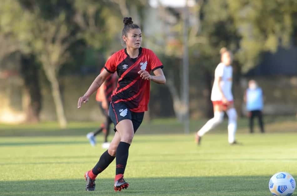 Meia do Athletico, Letícia Pires fala sobre o Paranaense Feminino