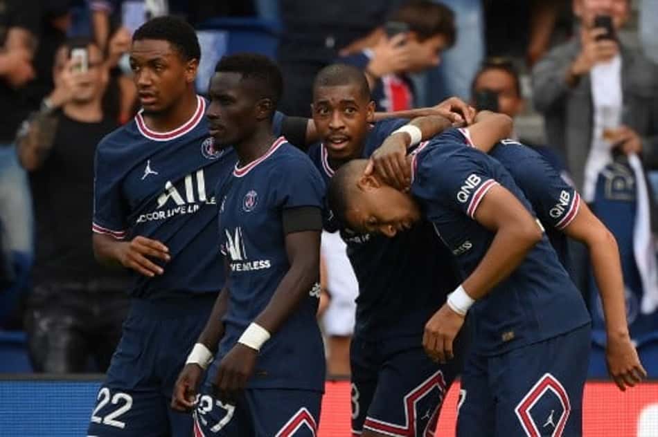 Sem Messi e Neymar, PSG goleia o Clermont com show de Ander Herrera