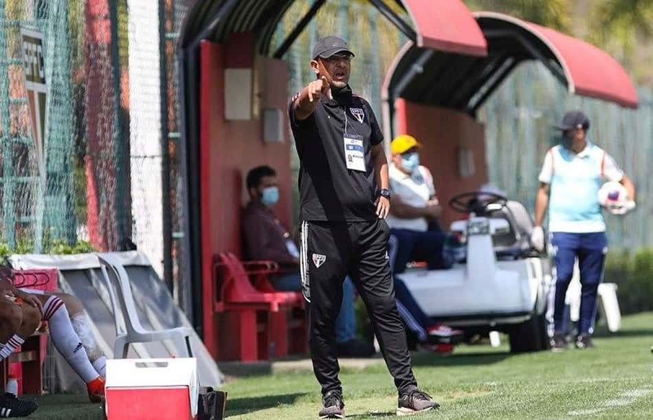 Menta celebra vaga do São Paulo na final da Copa do Brasil Sub-17: 'Os meninos sonham com isso'