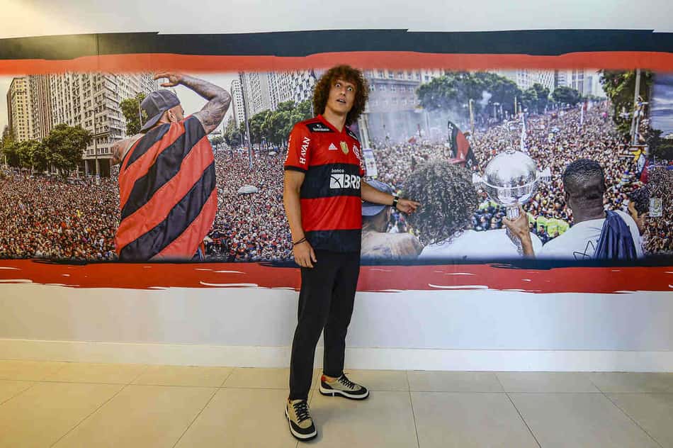 Possível titularidade de David Luiz mostra cartão de visitas do novo zagueiro do Flamengo