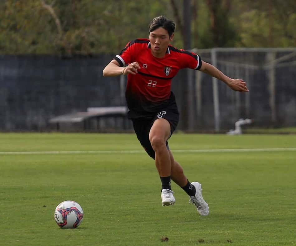 Lateral do Joinville, japonês Kotaro Umeda é escritor e ajuda norte-americanos com doações
