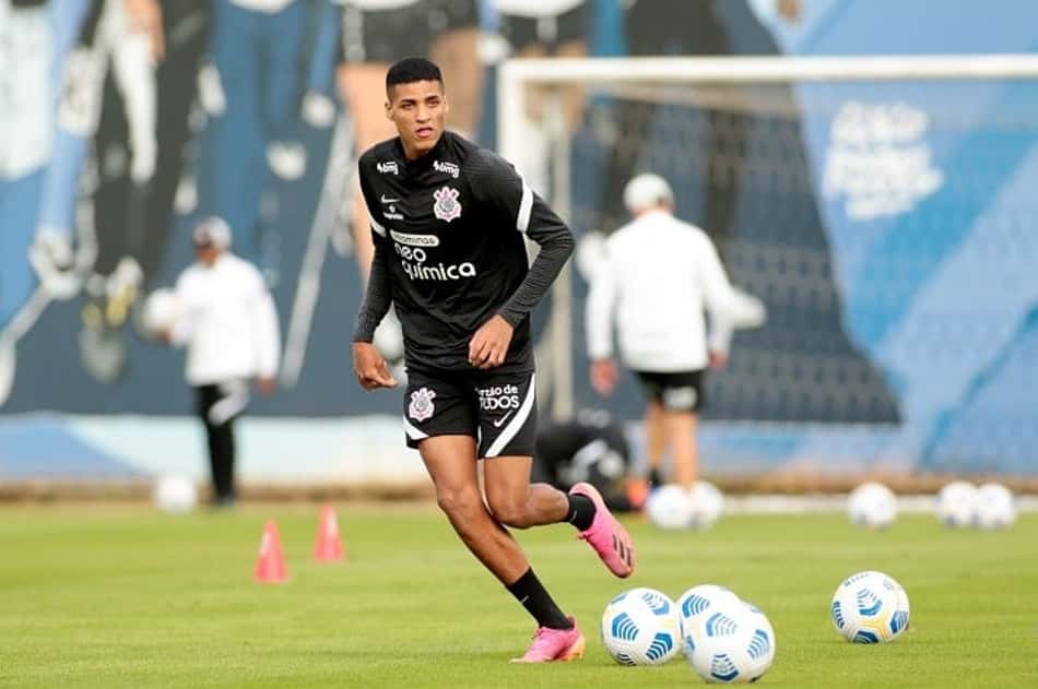 América-MG acerta a contratação do atacante Rodrigo Varanda