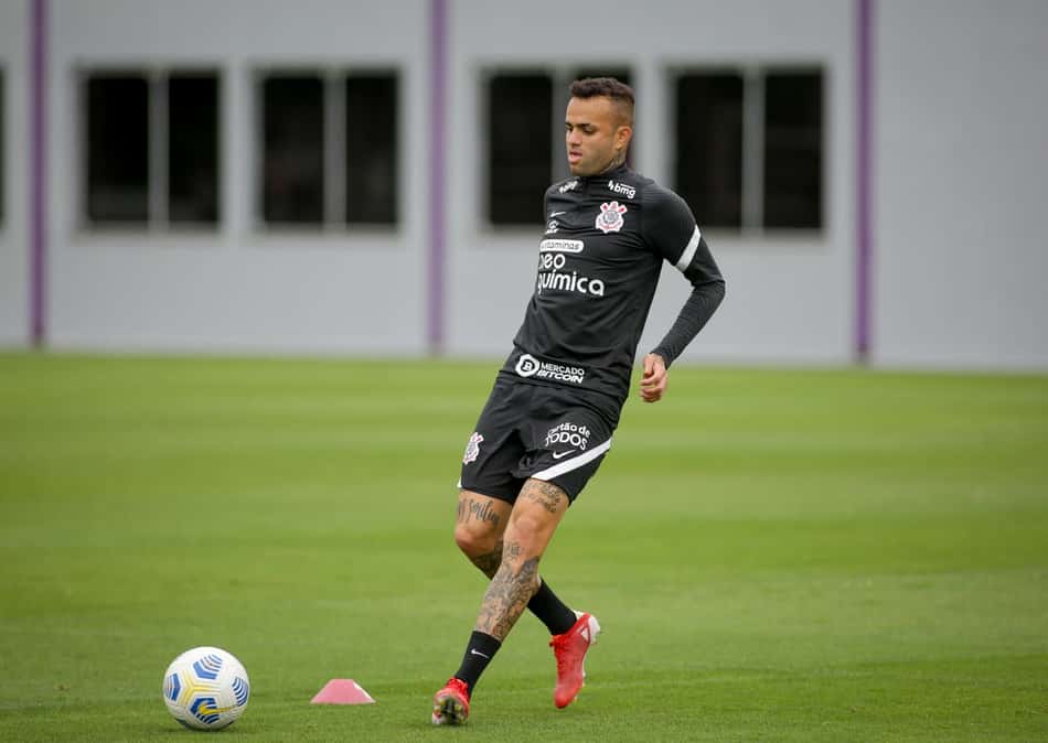 Luan, do Corinthians, posta foto com bermuda ensanguentada após ser agredido em motel