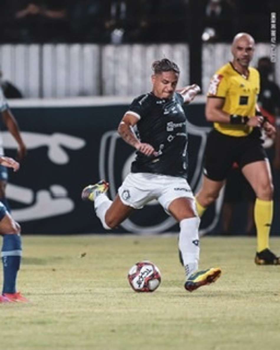 Sem G-4 para o Leão! Com pênalti e expulsões, Remo vence Avaí