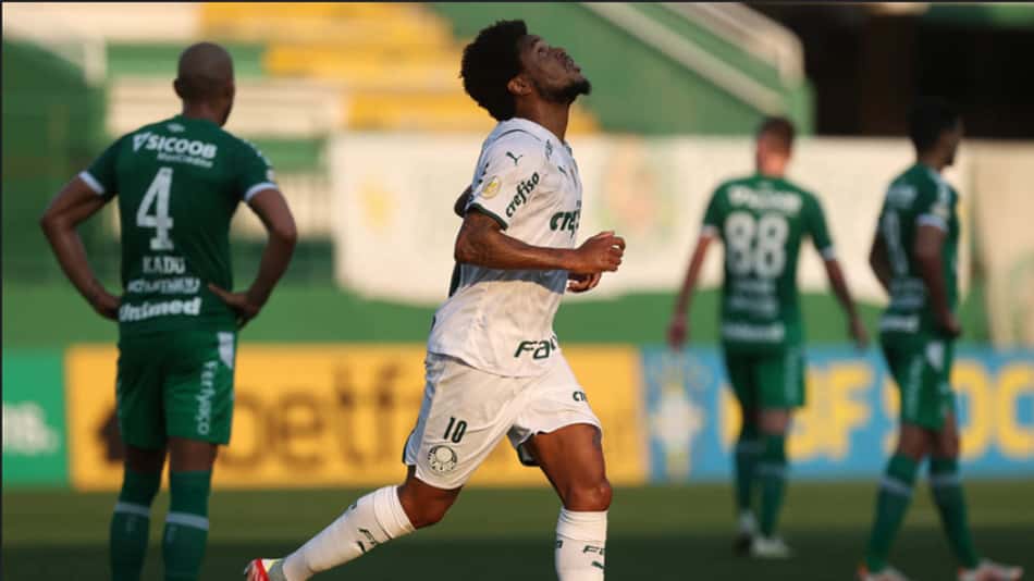 De olho na Libertadores, Palmeiras volta a vencer fora de casa e derrota a Chapecoense no Brasileirão
