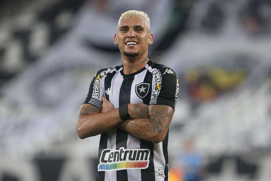 Artilheiro do Botafogo, Rafael Navarro termina como o jogador com mais participações em gols na Série B