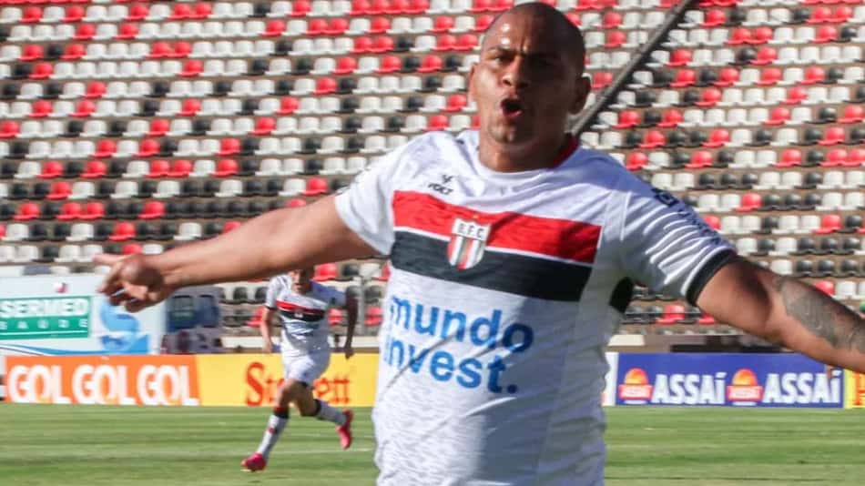 Jorginho, técnico do Figueirense, ofende Walter e é expulso: 'Vai emagrecer, você está gordo'