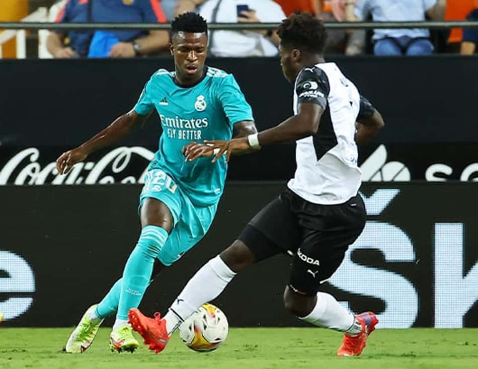 Vini Jr marca, Real vira sobre o Valencia e reassume a liderança do Campeonato Espanhol