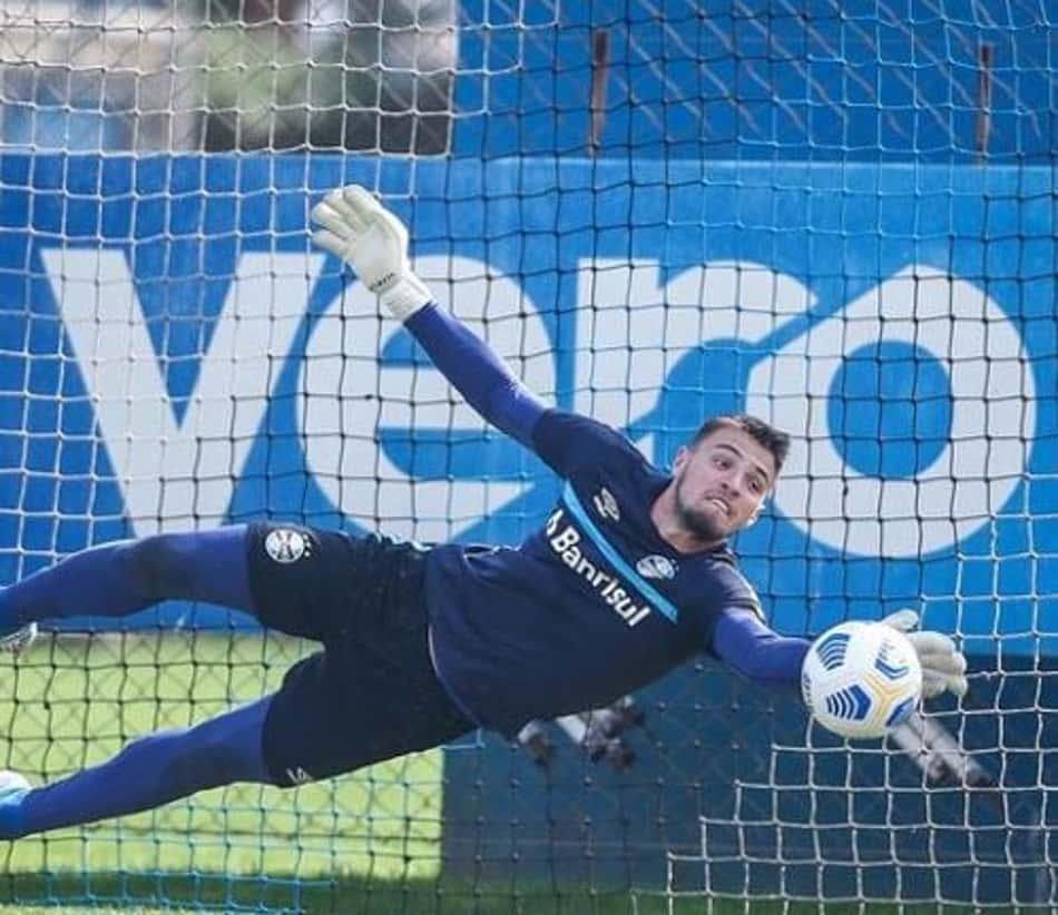 Tite diz que vivência no Grêmio e ciclo nas Seleções de base pesaram para convocação de Gabriel Chapecó