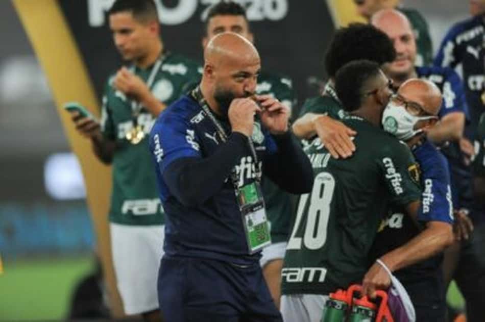Semifinalista pela quinta vez, preparador de goleiros do Palmeiras elogia Weverton: 'Um goleiro completo'