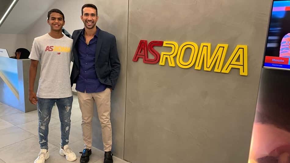 Centroavante assina com a Roma, e Corinthians mantém percentual de 30% em uma futura venda