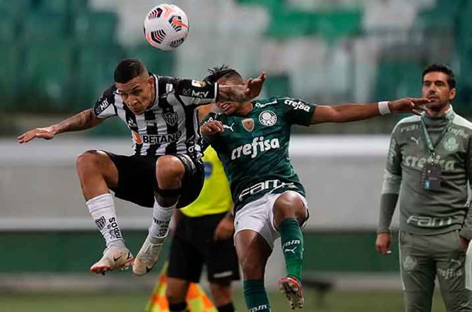 Hulk perde pênalti, e Palmeiras e Atlético-MG empatam no 1º jogo da semifinal da Libertadores