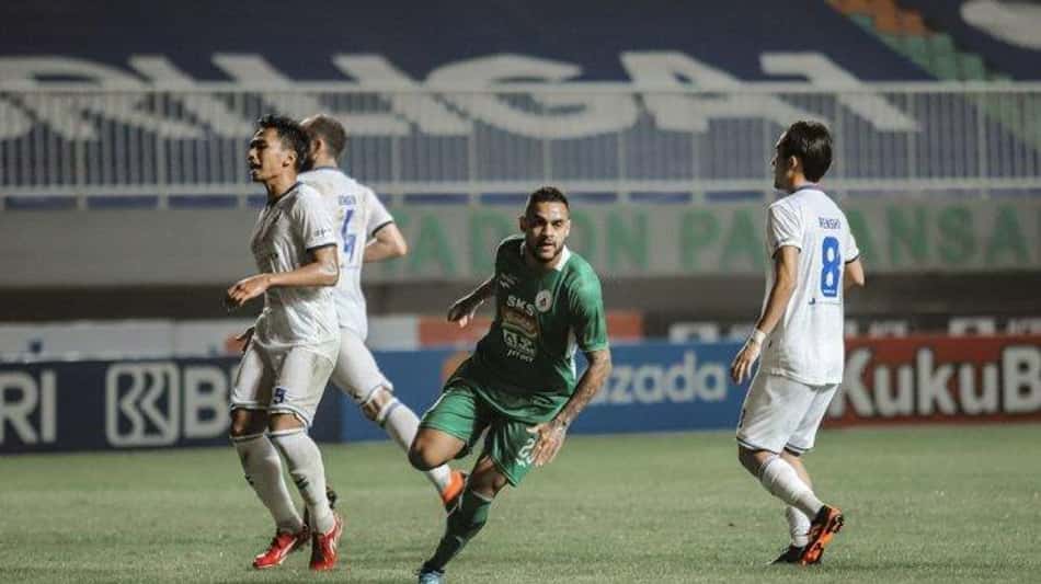 Ex-Palmeiras, Juninho comemora estreia com gol pelo PSS Sleman, da Indonésia