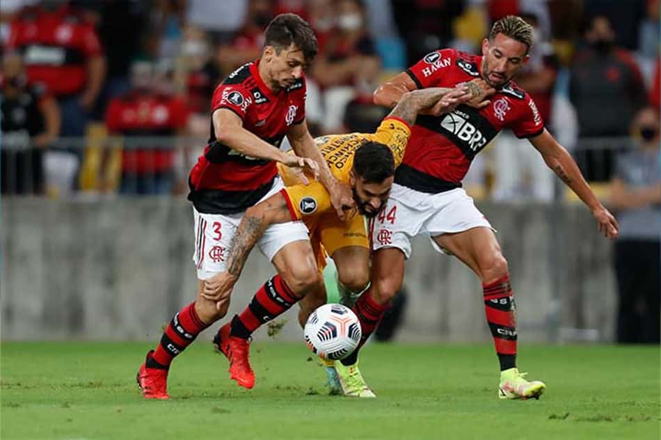 Diferente do Palmeiras contra o Galo, Barcelona de Guayaquil não entendeu seu papel diante do Fla