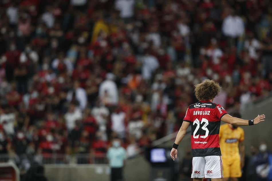 David Luiz apresenta credenciais em estreia pelo Flamengo e agrada aos torcedores: 'Chega para ser ídolo'