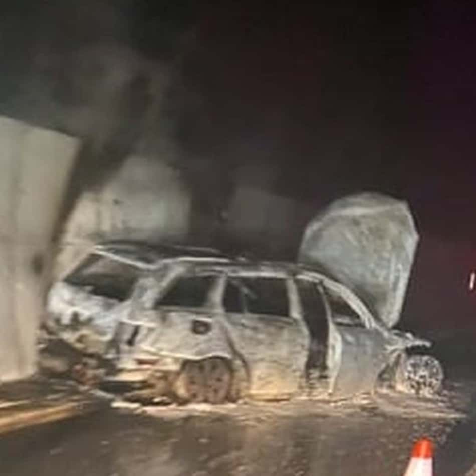 Hooligans armam emboscada e ateiam fogo em carro de árbitro após partida na Bósnia e Herzegovina