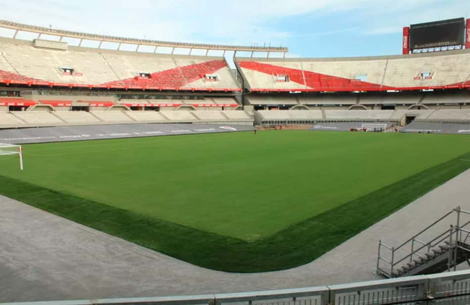 Olheiro do Manchester United vai acompanhar in loco duelo River x Fortaleza; saiba o motivo