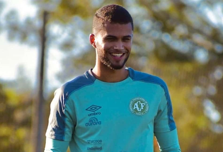 Inscrito no Brasileirão, zagueiro João Cesco celebra chance na Chapecoense